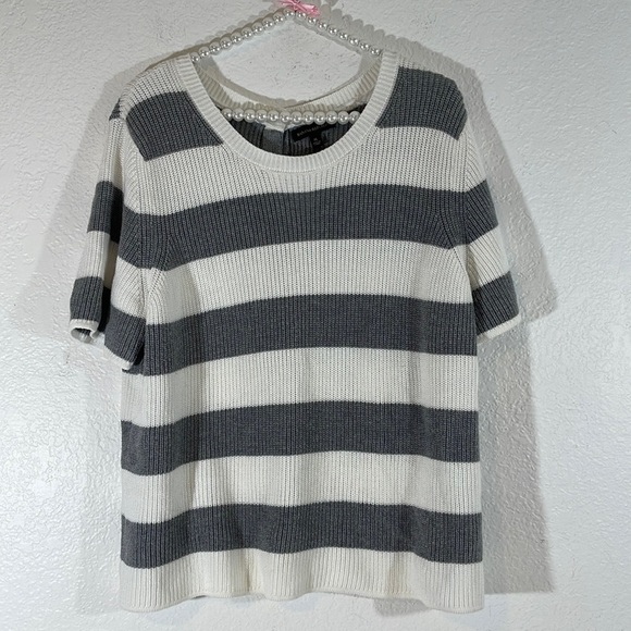 Banana Republic Open Back Grey And White Striped Sweater Top Short Sleeve Sz XL - Picture 2 of 9